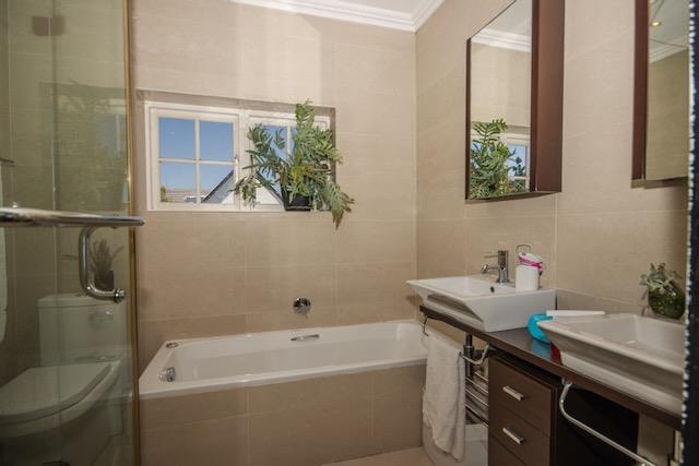 To Let 4 Bedroom Property for Rent in Milnerton Western Cape